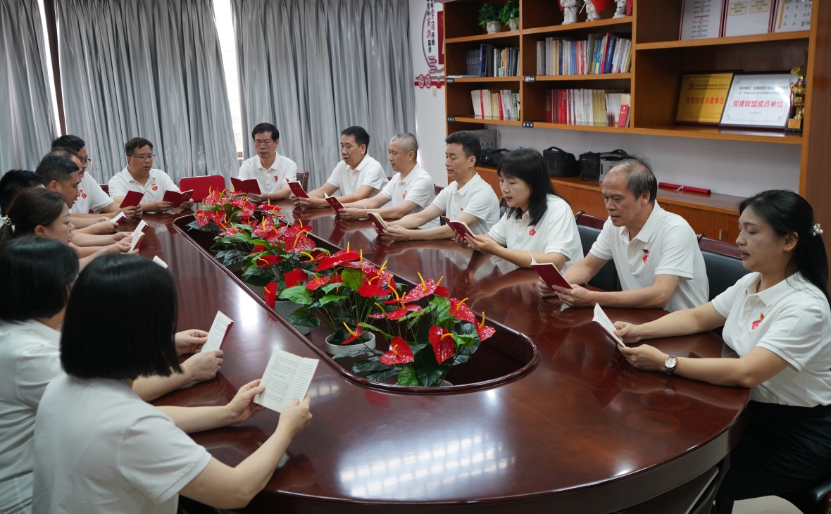 聽黨課 誦黨章 礪初心 強黨性&mdash;&mdash;恒匯盈公司黨支部開展&ldquo;誦讀新黨章 初心獻給黨&rdquo;主題黨日活動